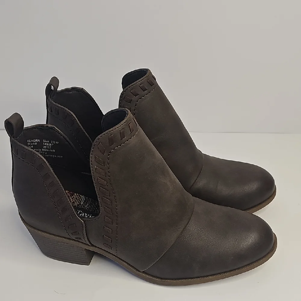 Sophia‎ Taylor Women's Dark Brown Ankle Booties Size 9.5 W